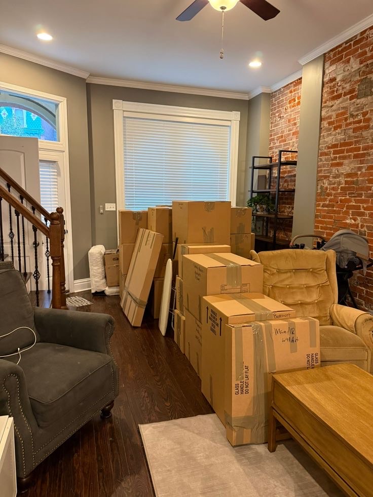 LOCAL MOVERS IN DUBAI JUMEIRAH-1 . hkmovers.ae